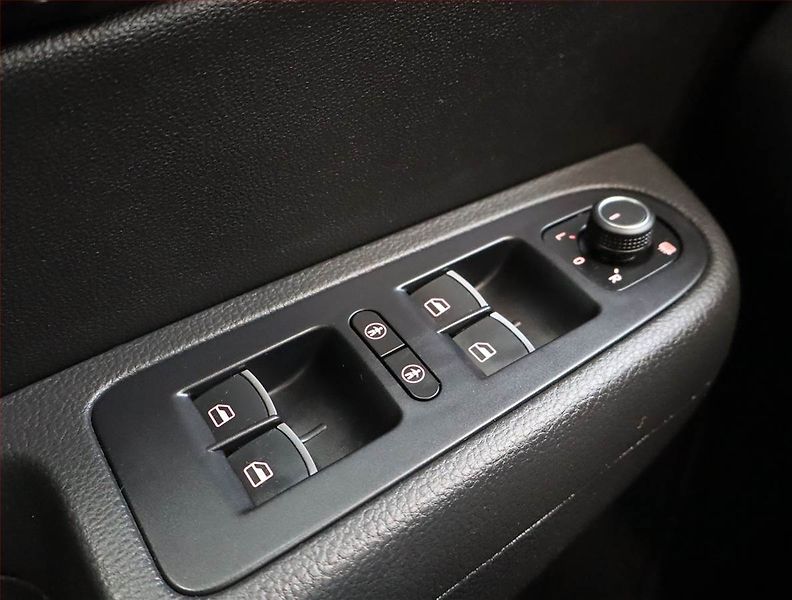 Volkswagen Sharan (2020) 1.4 TSI - fotka 19 z 22