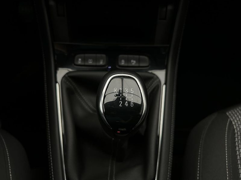 Opel Grandland 1.2 TURBO Edition - fotka 25 z 33