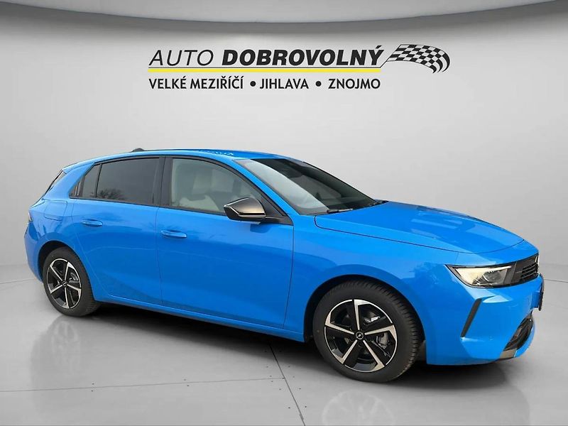 Opel Astra Edition HB 1.2 TURBO (96kW/130 - fotka 10 z 26
