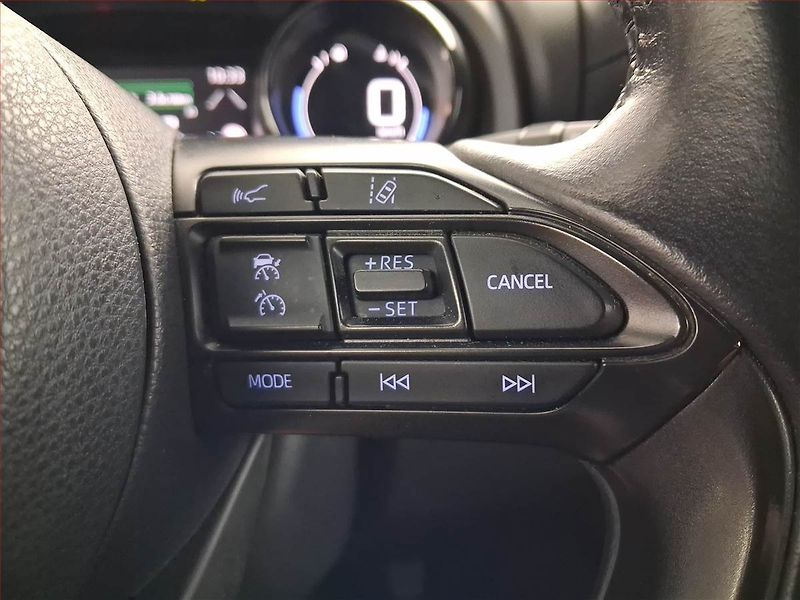 Toyota Yaris (2020) Kůže, Tempomat, Park. senzory, - fotka 16 z 19