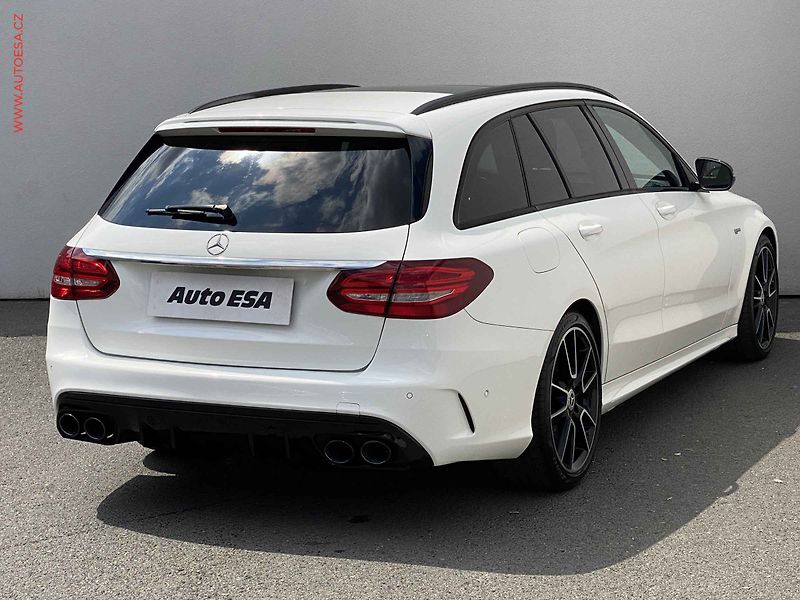 Mercedes-Benz Třídy C (2016) 3.0 Biturbo C43 AMG 4MATIC - fotka 4 z 21