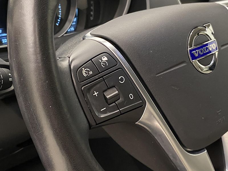 Volvo V40 D4 SUMMUM AUT CZ REZERVACE - fotka 19 z 45
