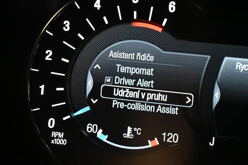 Ford Mondeo (2021) 2.0 ST-LINE 140 KW LED ACC 8AT - fotka 29 z 38