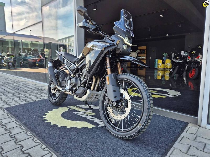 CFMOTO 450 MT-R (2026) RX Akrapovič Edition - fotka 6 z 23