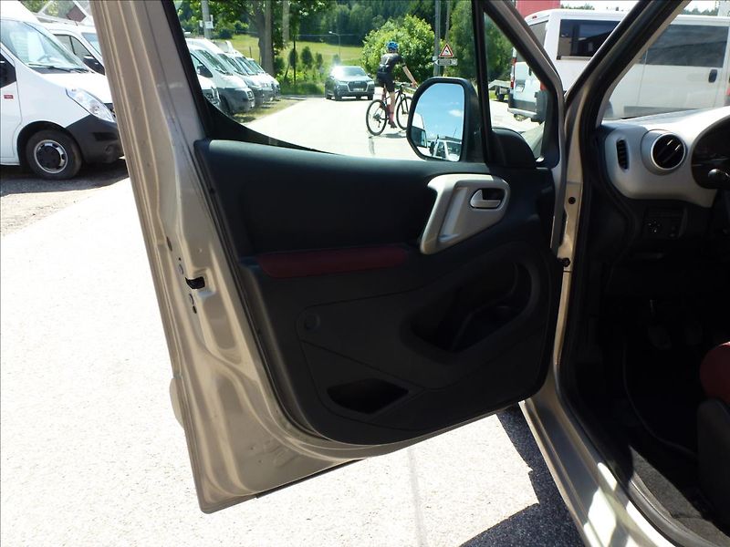 Citroën Berlingo 1,6 HDI  Multispace - fotka 16 z 44