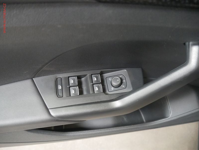 Volkswagen T-Cross (2023) 1.0 TSi, 2.maj,ČR, Style, LED - fotka 11 z 20