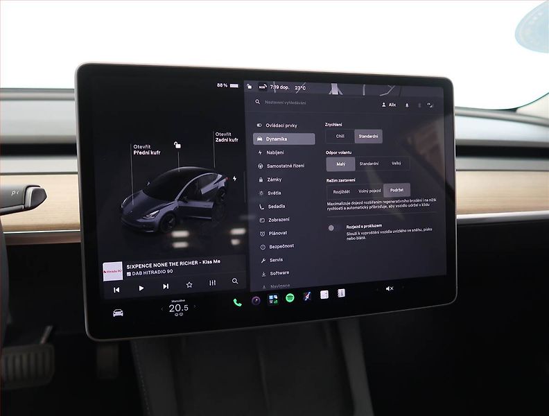 Tesla Model 3 (2023) Long Range 4WD 84kWh, SoH 97% - fotka 19 z 32