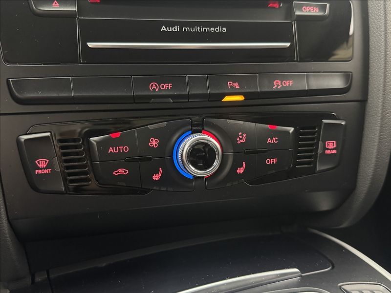 Audi A5 2,0 140kW S-LINE 4X4 VÝHŘEV TZ - fotka 26 z 50