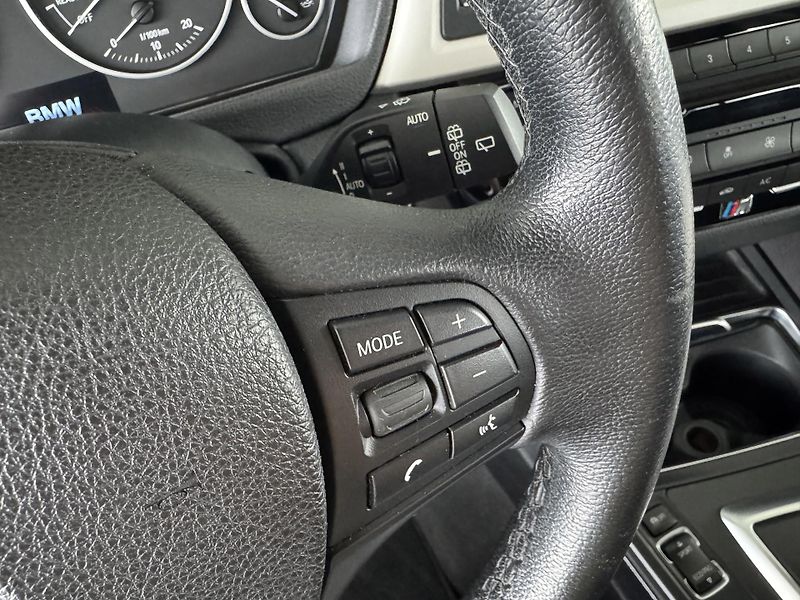 BMW Řada 3 320d 140kW*AUT*LED*Nav*El.Kufr - fotka 23 z 33