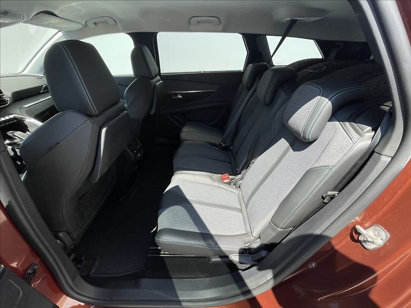 Peugeot 5008 1,5 BlueHDi A8 Allure Pack - fotka 15 z 25