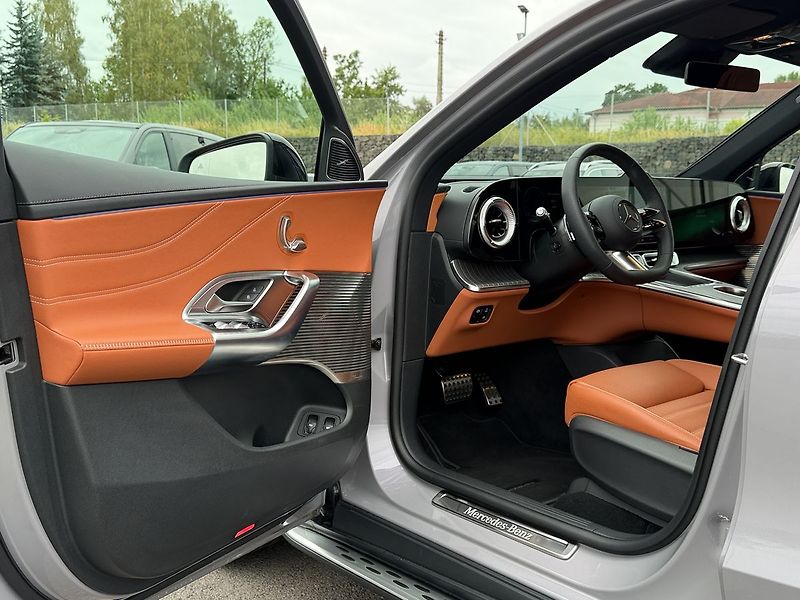 Mercedes-Benz GLC 400 4MATIC EQ - fotka 23 z 36