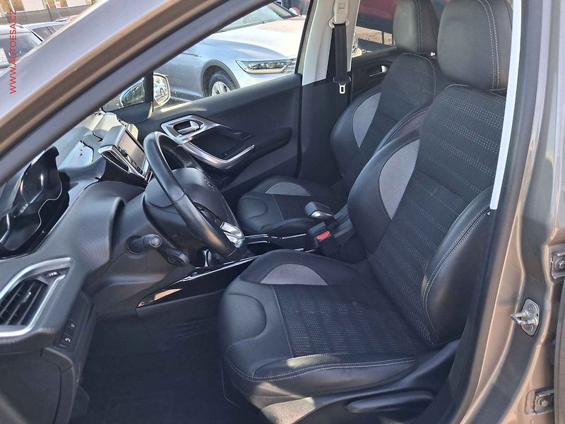 Peugeot 2008 (2016) 1.2 PT, Active, AT, TZ, navi - fotka 9 z 17