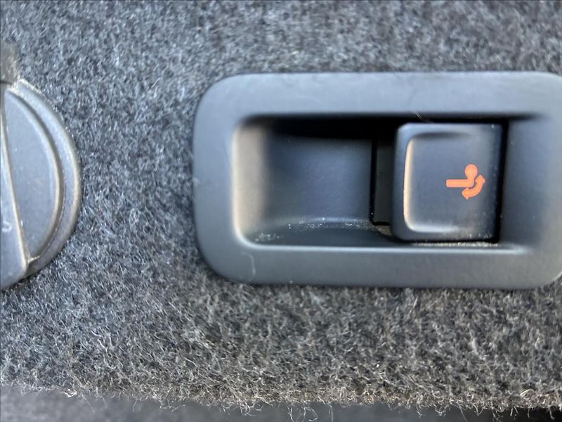 Volkswagen Passat 2,0 TDI TAŽNÉ KAMERA KEYLESS - fotka 13 z 26