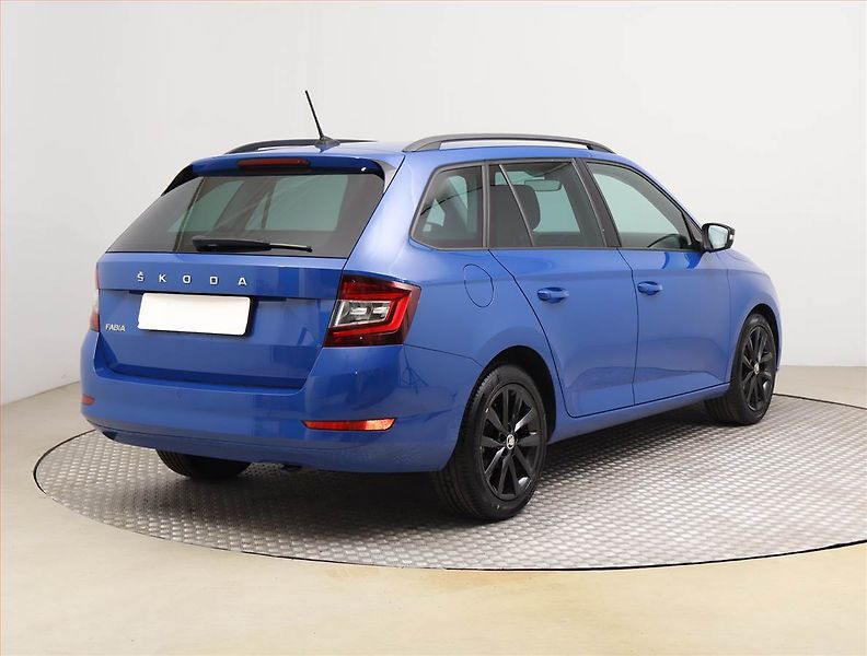 Škoda Fabia (2022) 1.0 TSI, Navi, Tempomat - fotka 5 z 22