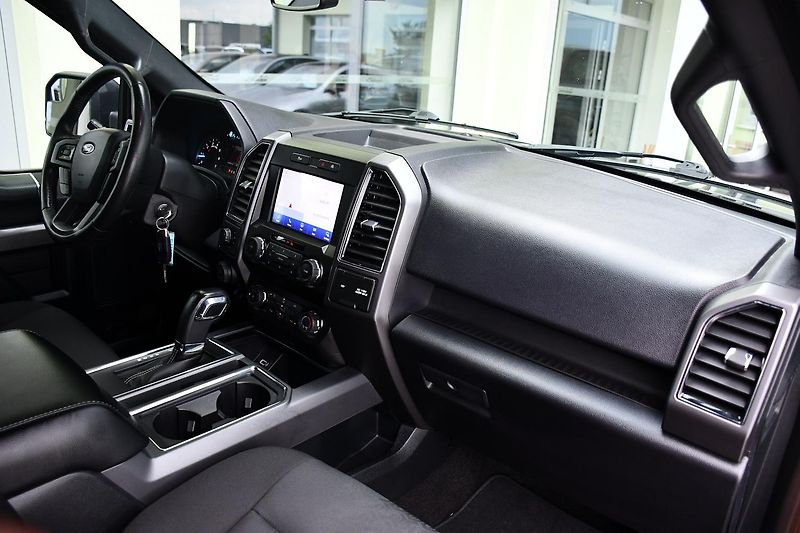 Ford F-150 2.7 L ECOBOOST XLT SPORT 4X4 - fotka 18 z 38