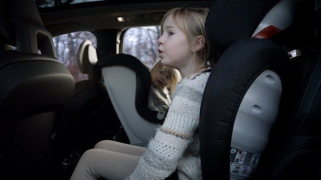 Automobilka Volvo představila vlastní dětské autosedačky.