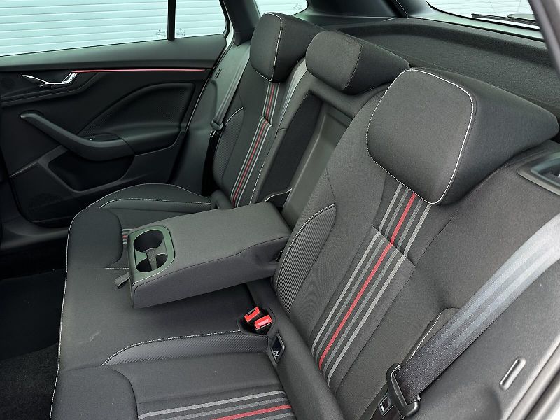 Škoda Kamiq 1.0TSi Monte Carlo 116PS Matri - fotka 39 z 45