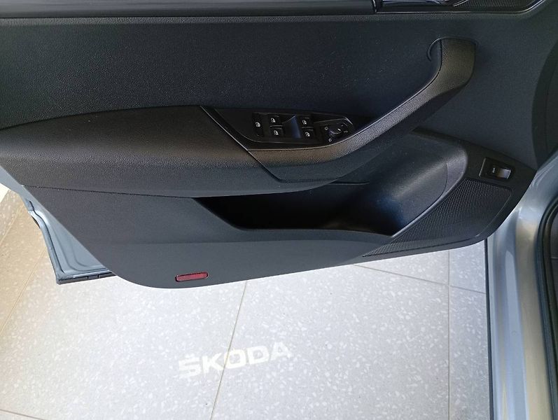Škoda Karoq (2021) Style 1.5 TSI DSG panorama LED - fotka 10 z 35