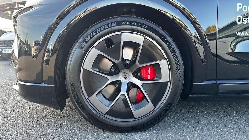 Porsche Cayenne Turbo Electric - fotka 9 z 25
