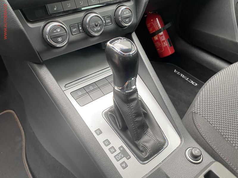 Škoda Octavia (2014) 2.0 TDi, Ambiente, DSG - fotka 16 z 18