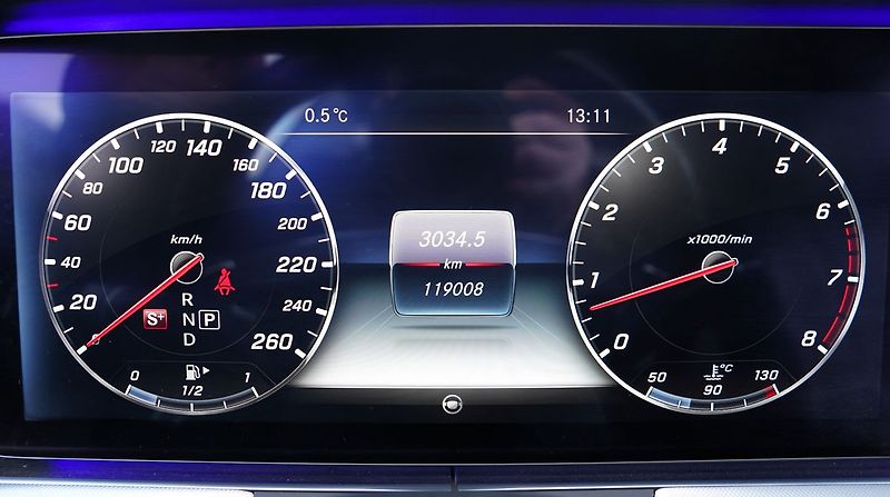 Mercedes-Benz Třídy E E 400 AMG 4Matic+,Burmester - fotka 31 z 43