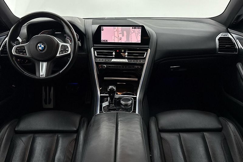 BMW Řada 8 M850i xDrive - fotka 14 z 25