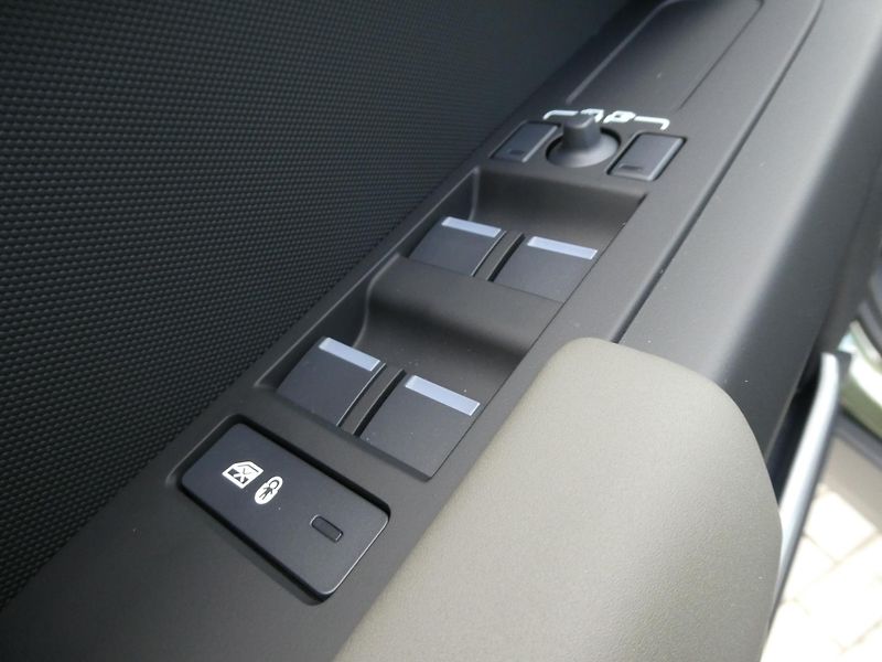 Land Rover Defender 110 S D200 - fotka 12 z 33