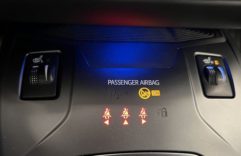 Toyota Avensis 2.0 D-4D ACTIVE TREND - fotka 7 z 16