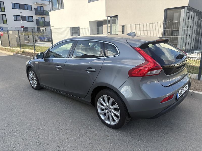 Volvo V40 (2015) D2 MOMENTUM 2.0l TDi - Servis - fotka 4 z 20