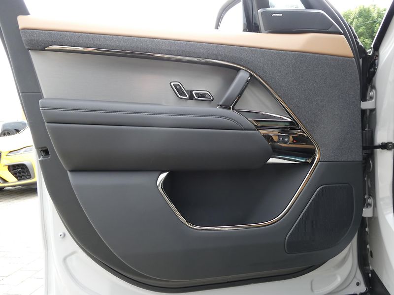 Land Rover Range Rover Sport (2026) Dynamic SE P460e - fotka 13 z 39