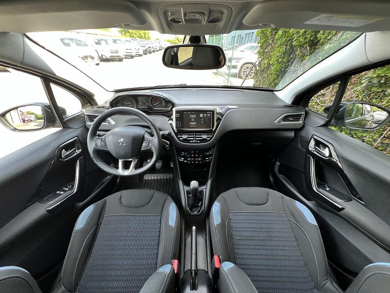 Peugeot 208 1.2i KLIMA PANORAMA TEMPOMAT - fotka 19 z 44