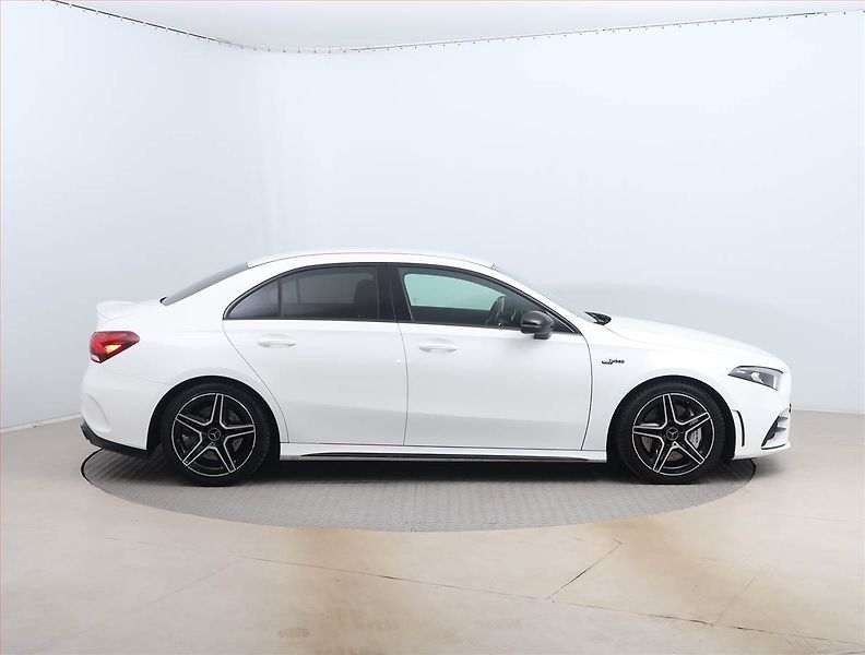 Mercedes-Benz Třídy A (2019) AMG line A 35 AMG 4MATIC - fotka 6 z 16
