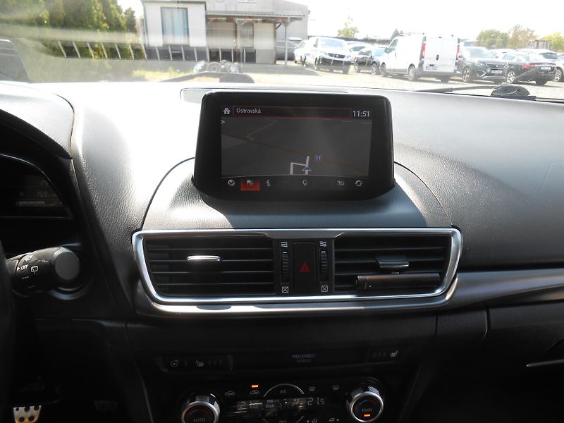 Mazda 3 2.0,FULL LED,KAMERA,head-up - fotka 38 z 49