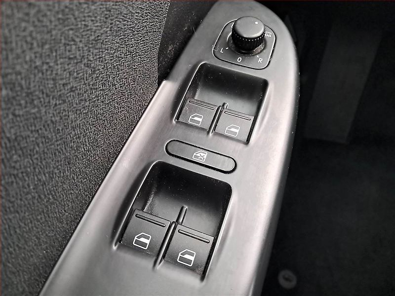 Volkswagen Passat (2006) 2.0 TDI, Tempomat - fotka 16 z 17