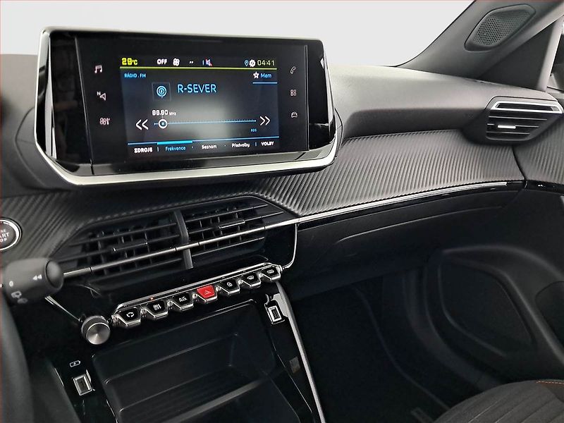 Peugeot 2008 (2023) Active 50 kWh, SoH 100% - fotka 12 z 20