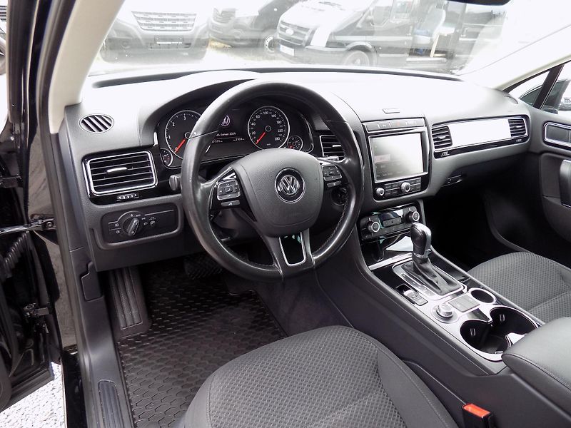 Volkswagen Touareg 3,0TDI 193 KW 4X4 DSG - fotka 22 z 51