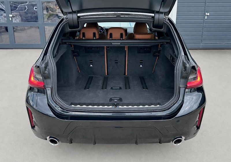 BMW Řada 3 320d xDrive M-Sport Touring - fotka 29 z 30