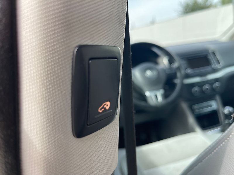 Volkswagen Sharan 2.0TDI 103kw*7MÍST*EL.DVEŘE - fotka 25 z 39