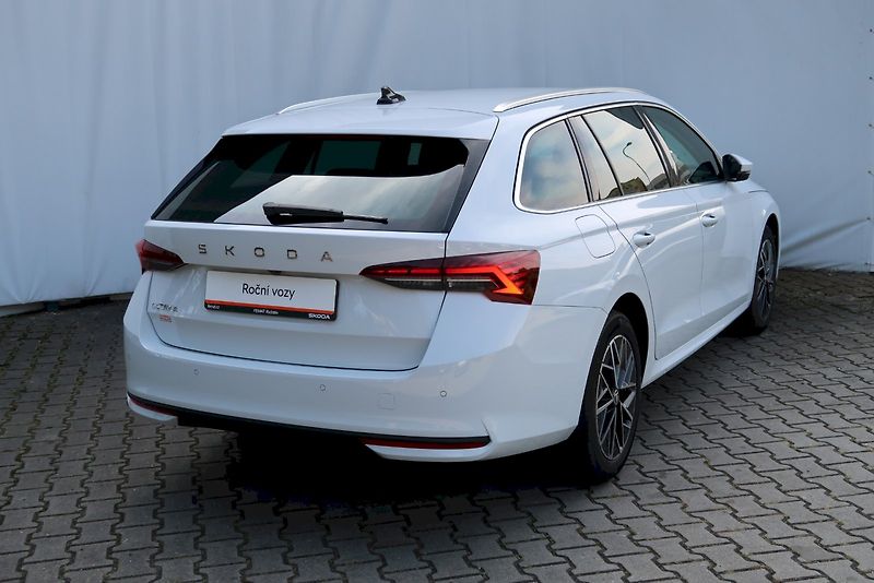 Škoda Octavia (2024) Combi TOP SELECTION 1,5 TSI M- - fotka 2 z 32