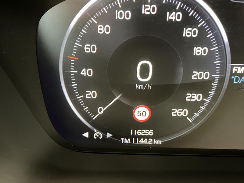 Volvo XC40 T3 FWD Kinetic AT8 - fotka 23 z 36