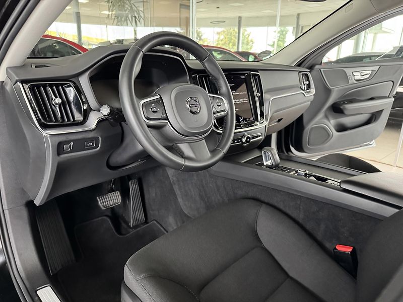 Volvo V60 B3 AUT*120kW*KeyLess*LED*Kamer - fotka 9 z 35