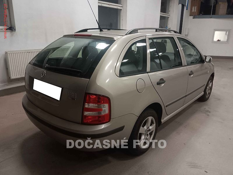 Škoda Fabia (2005) 1.4 MPI, nez.topení, AC - fotka 2 z 3