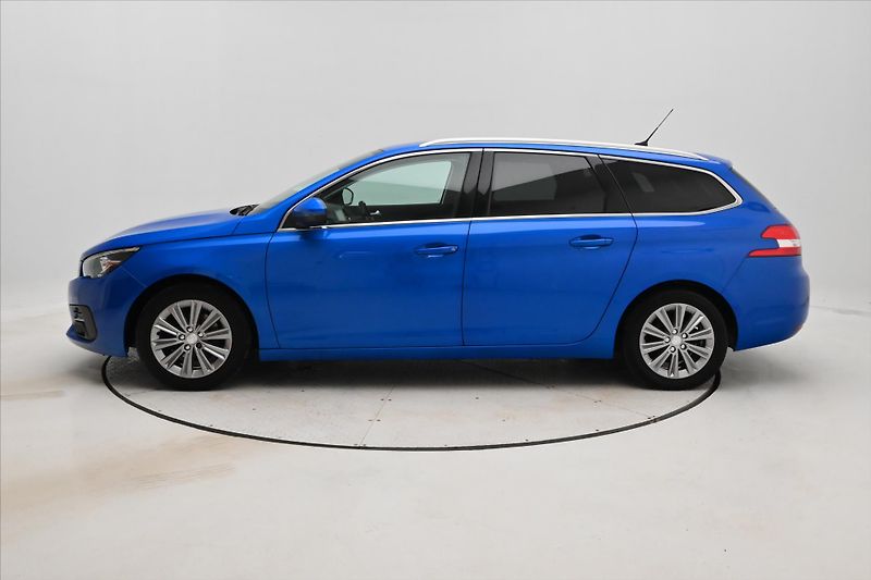 Peugeot 308 1,5 BlueHDI 96 kW Allure Záruk - fotka 8 z 31