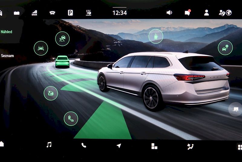 Škoda Superb (2025) Combi SportLine 1,5TSi/150kW D - fotka 21 z 32
