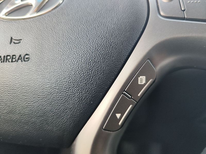 Hyundai ix35 2.0 GDI/122kW Style Navi - fotka 26 z 36