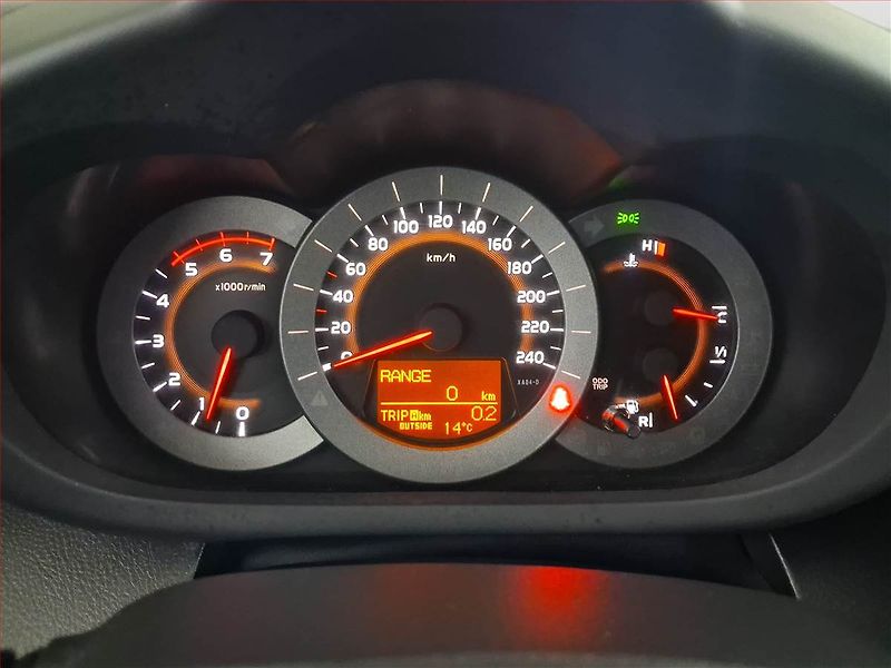Toyota RAV4 (2012) 2.2 D-4D, 4X4, Tempomat - fotka 11 z 16