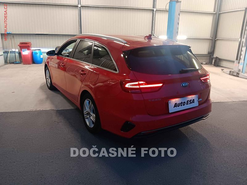 Kia Ceed (2020) 1.4 T-GDi, 2.maj,ČR, servis - fotka 2 z 3