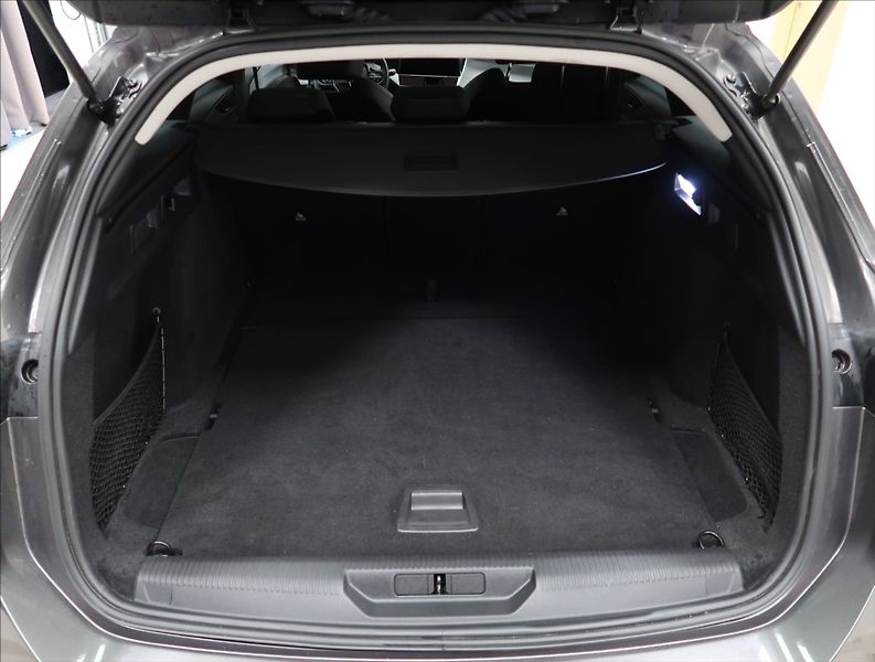 Peugeot 308 1,5 BlueHDi  AT ALLURE PACK ČR - fotka 37 z 39