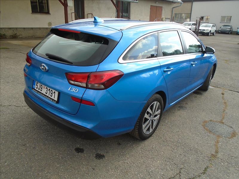 Hyundai i30 1,6 - fotka 4 z 36