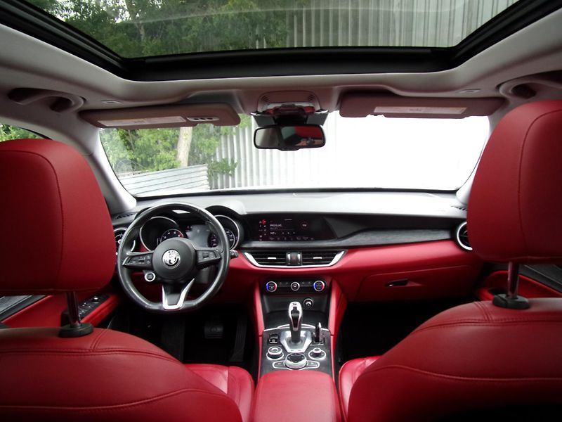 Alfa Romeo Stelvio (2020) 2.0TURBO 206kW PANORAMA VÝBAVA - fotka 12 z 27